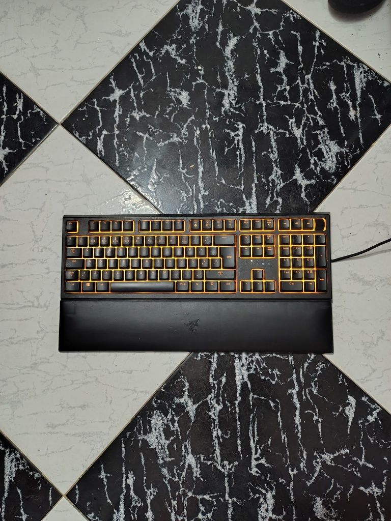 Teclado Razer ornata v2 usado