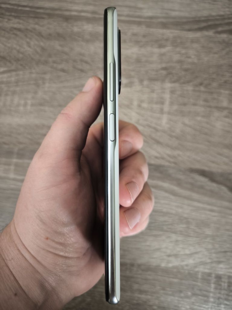 Телефон Poco f3 6\128