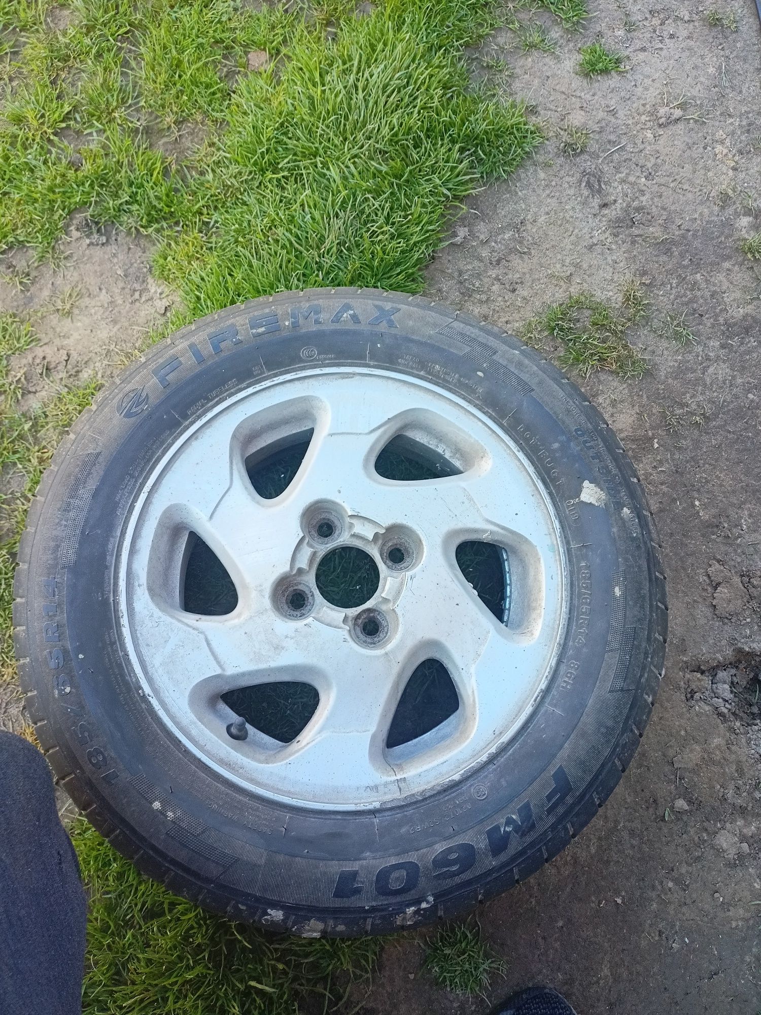 Sprzedam kompletne felgi z letnimi oponami 185/65r14