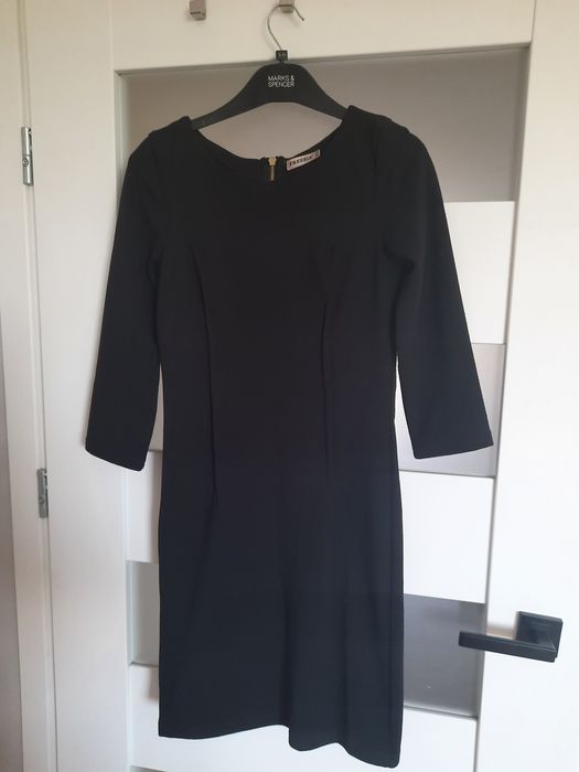 Czarna sukienka,