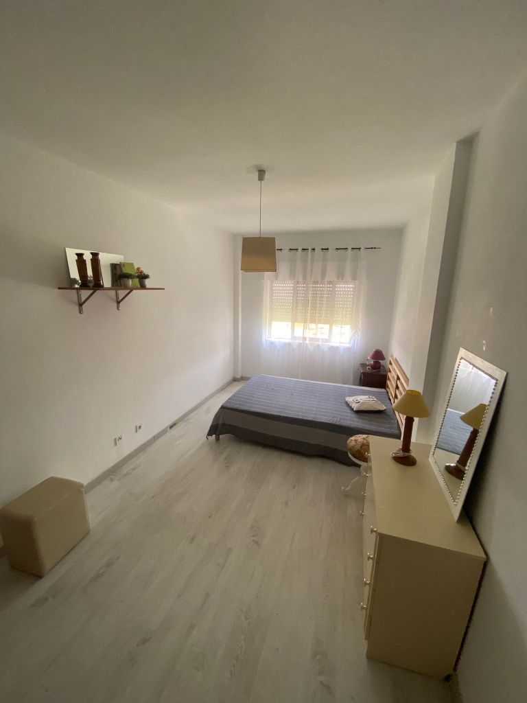 Aluga-se quarto individual em apartamento partilhado
