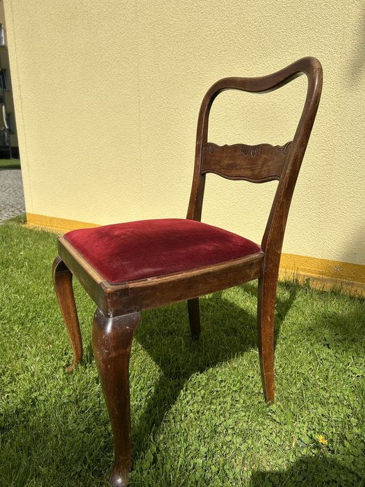 Piękne stare zabytkowe krzeslo z bordowym obiciem