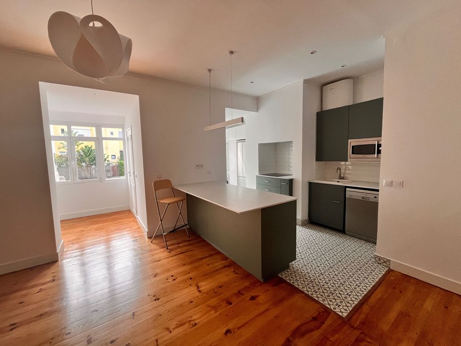 Apartamento Duplex T3 Renovado em Campolide