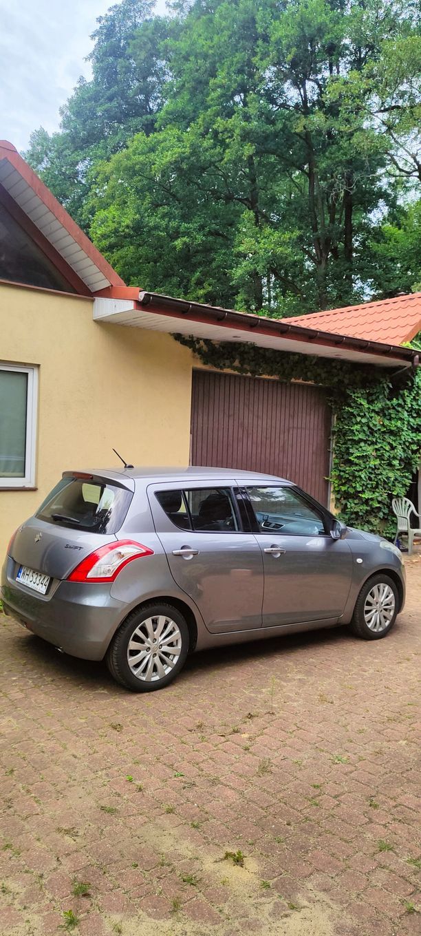 Suzuki Swift Autentyczny mały przebieg, dwa komplety nowych opon, "Krown"