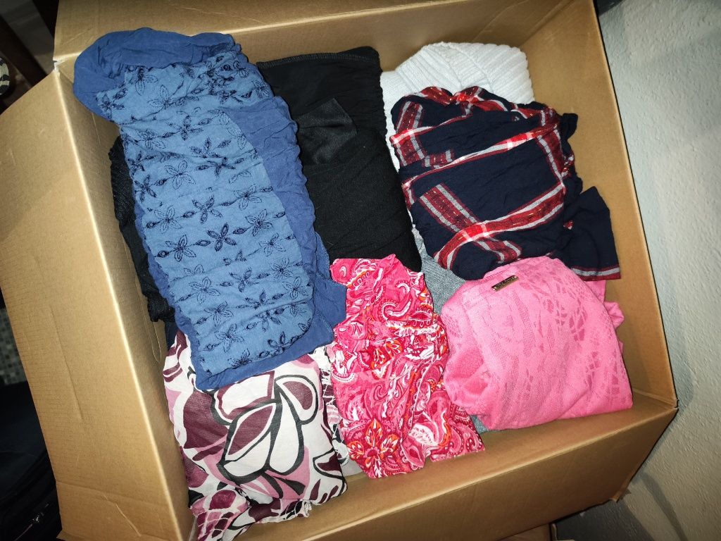 Paka paczka ubrań do lumpeksu bluzki sweterki 10 kg Reserved Sinsay