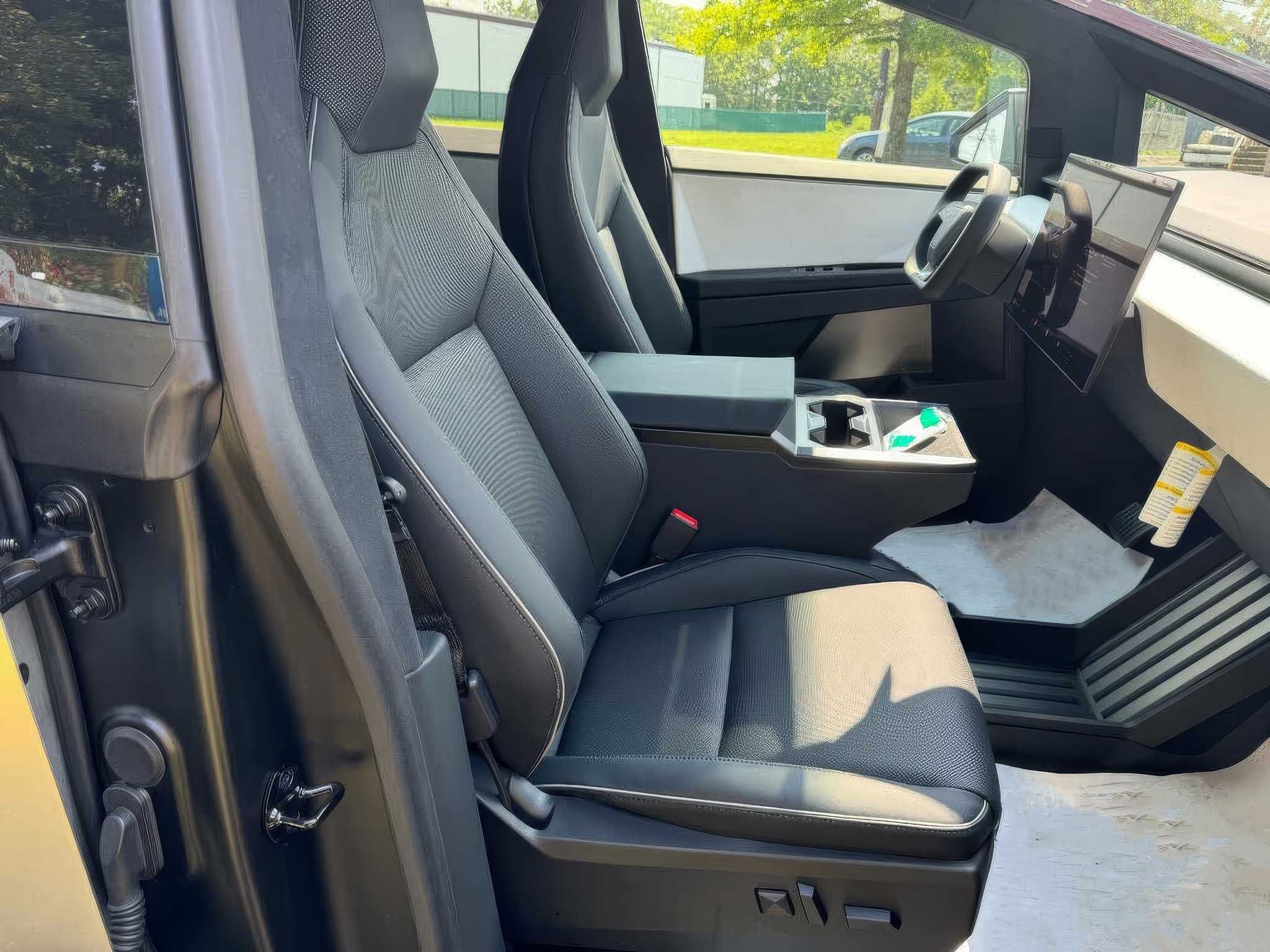 2024 Tesla Cybertruck Crew Cab