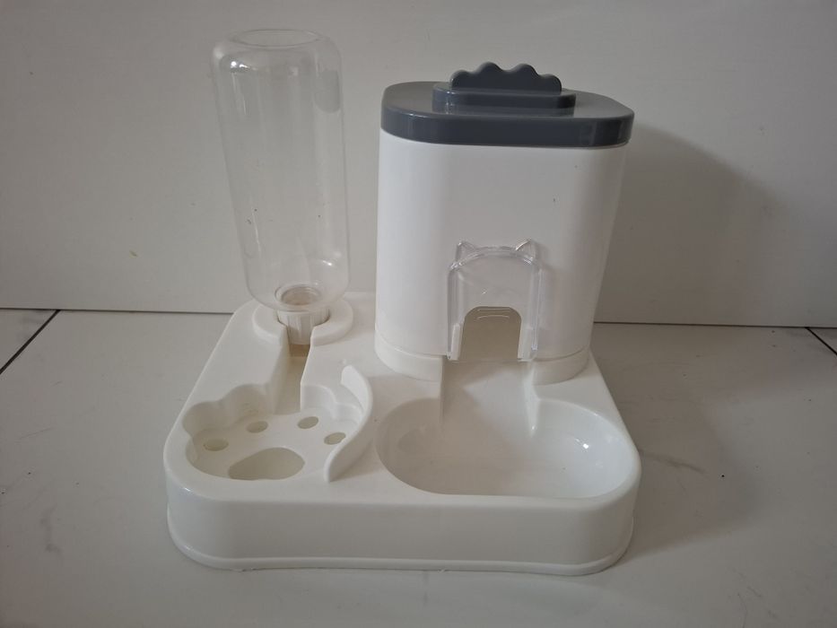 Dozownik na karmę, wodę