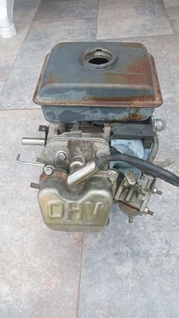 silnik spalinowy OHV  z wałem poziomym