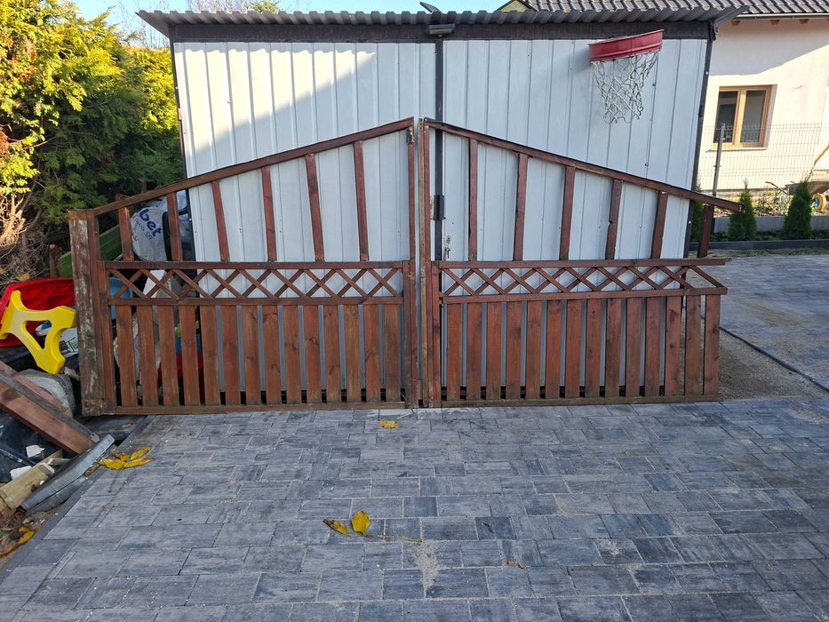 Brama drewniana budowlana