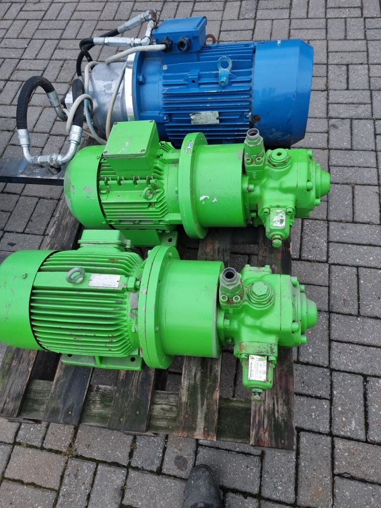 Pompy hydrauliczne 11kW i 7,5kW.