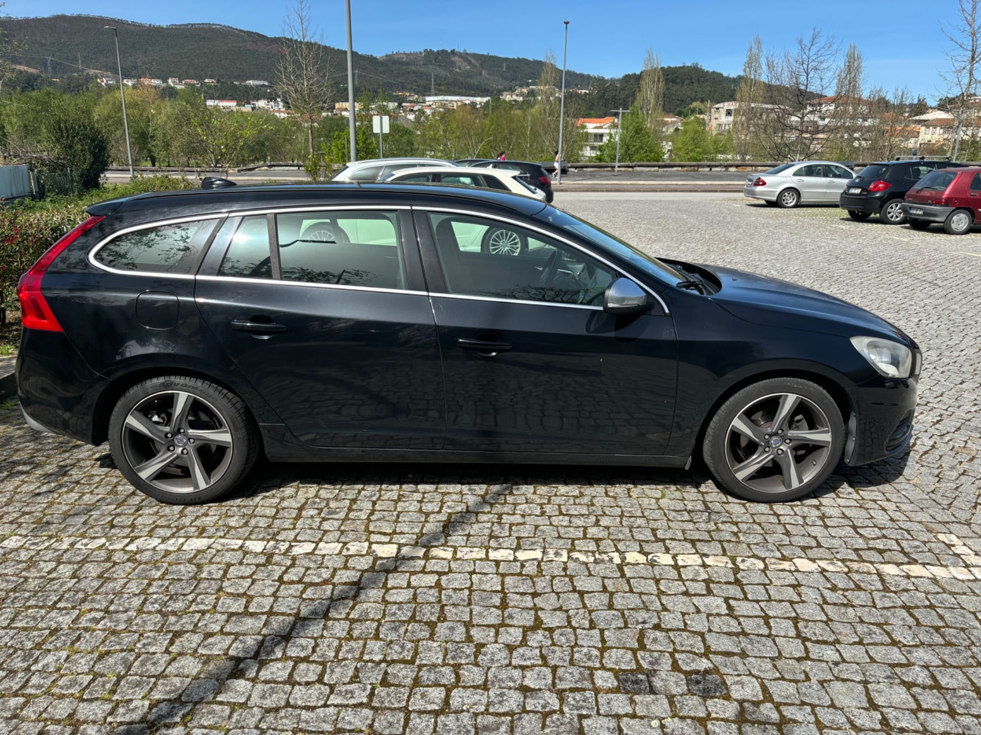 Volvo V60 R Design D4