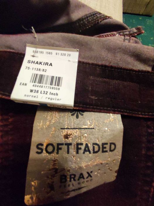 Брюкі жіночі  велюрові нові розмір W36L32  фірми BRAX  нові