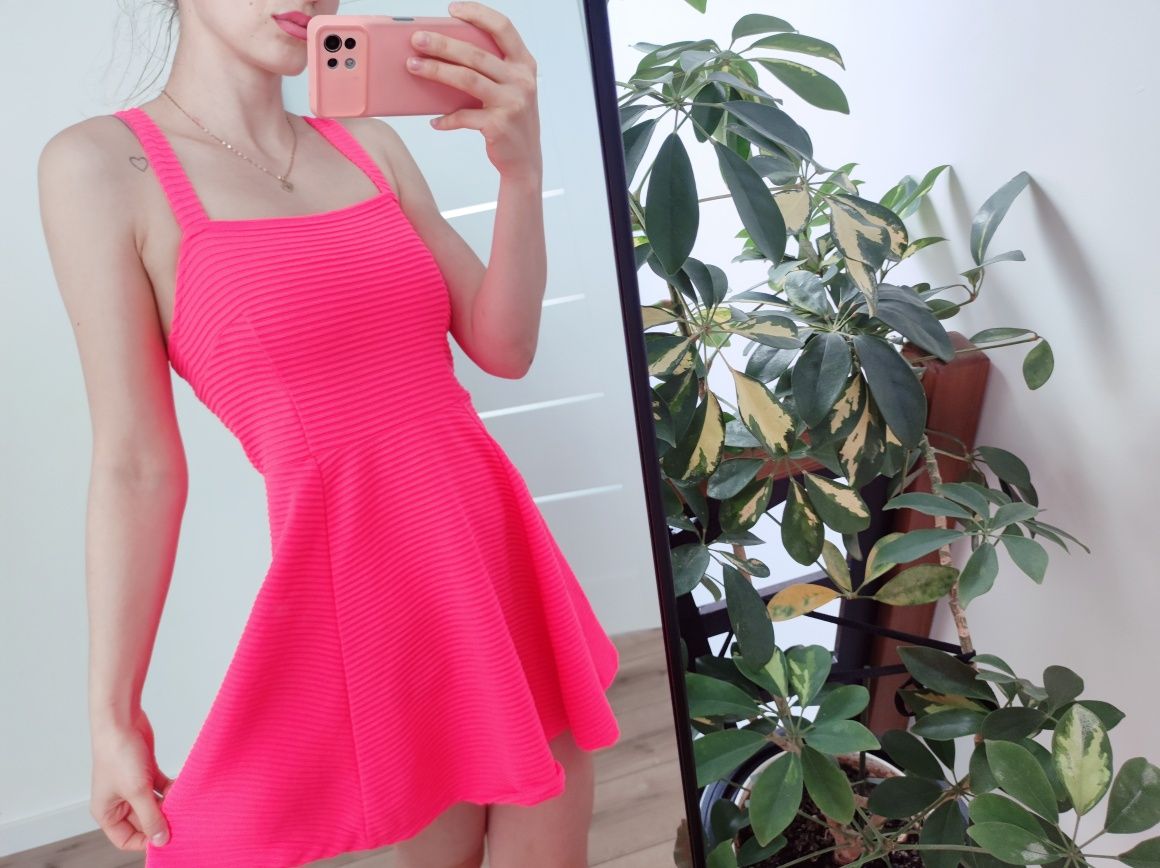 Sukienka piękna słodka neonowa róż prążkowana H&M