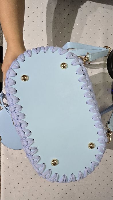 Ręcznie robiony plecak na szydełku.