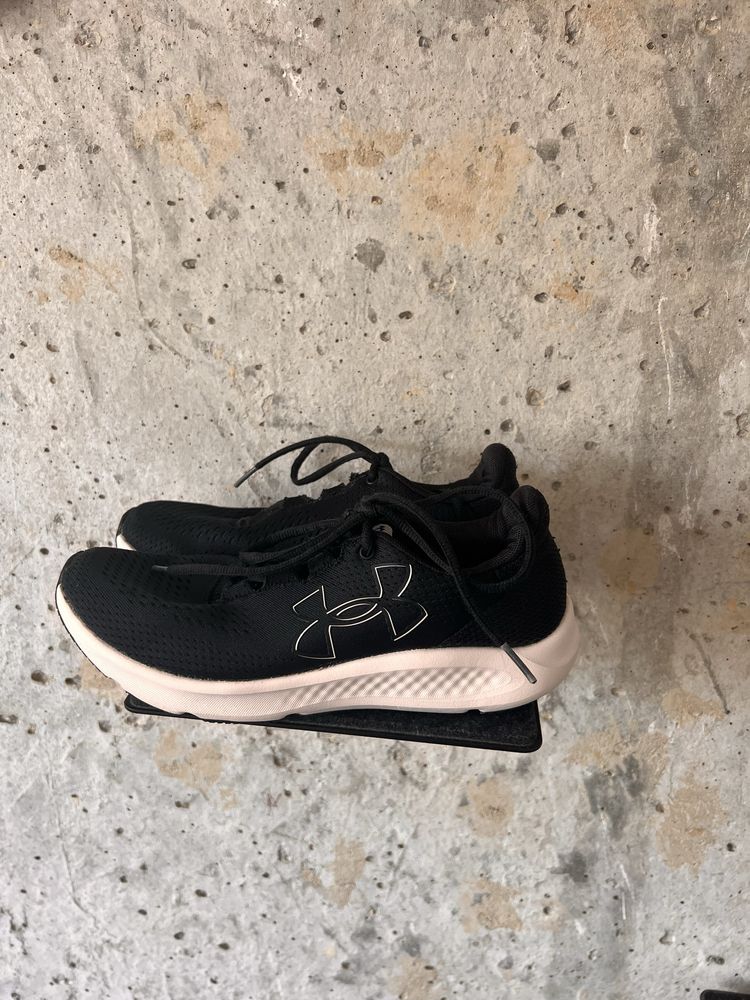 Buty sneakersy do biegania Under Armour jak nowe rozmiar 38