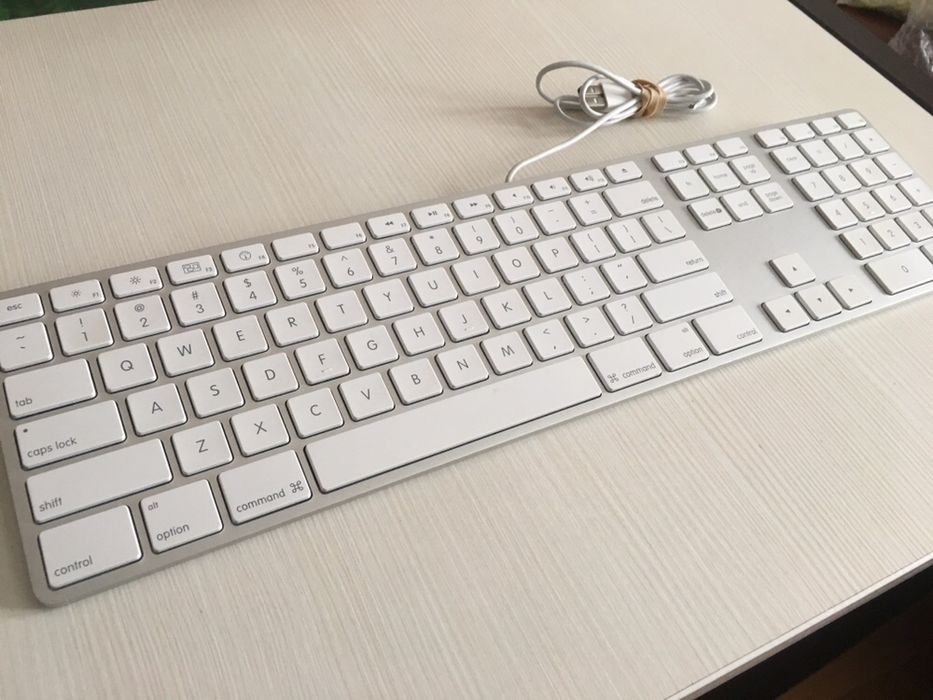 Проводная алюминиевая клавиатура Apple Wired Keyboard A1243