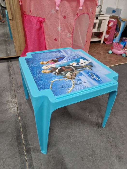 Mesa de plástico de criança
