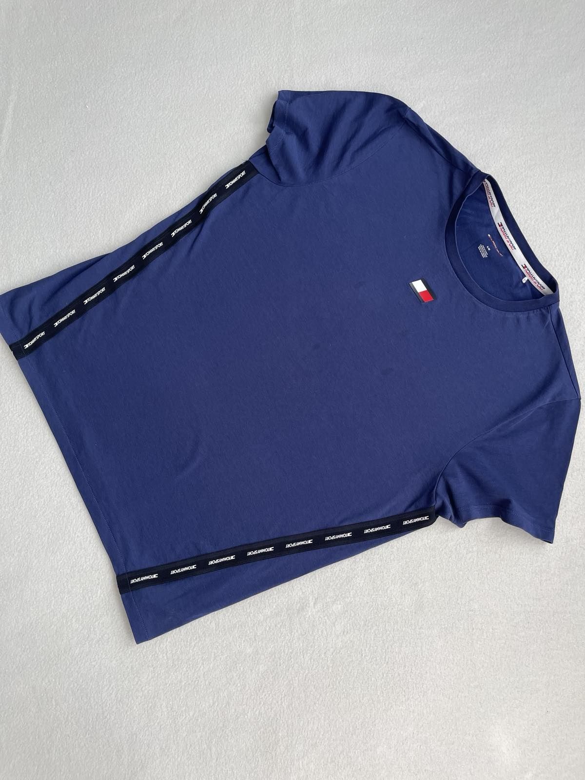Разные футболки Tommy Hilfiger!