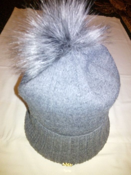 Зимова шапочка для дівчат.