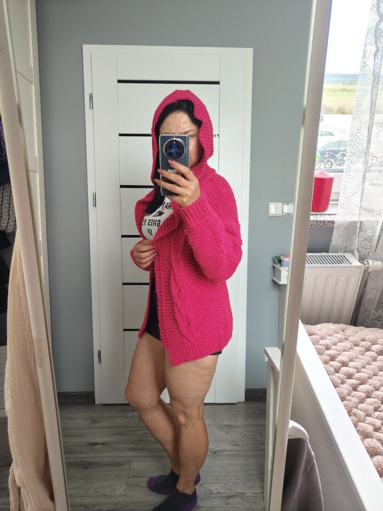 Piękny mięsisty sweter.