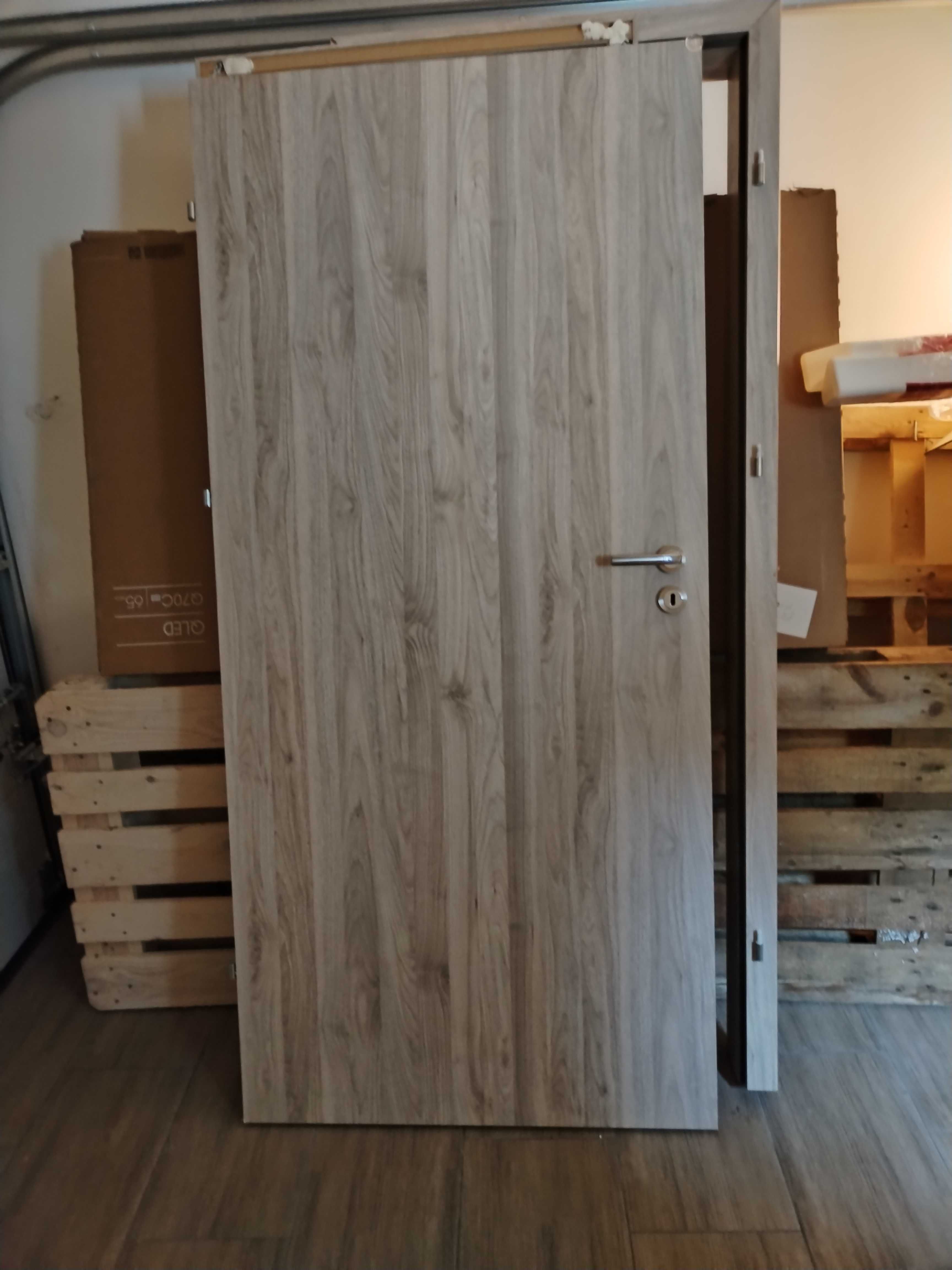 Nowe drzwi wewnętrzne Erkado Wiąz GREKO 95x203 z ościeżnicą