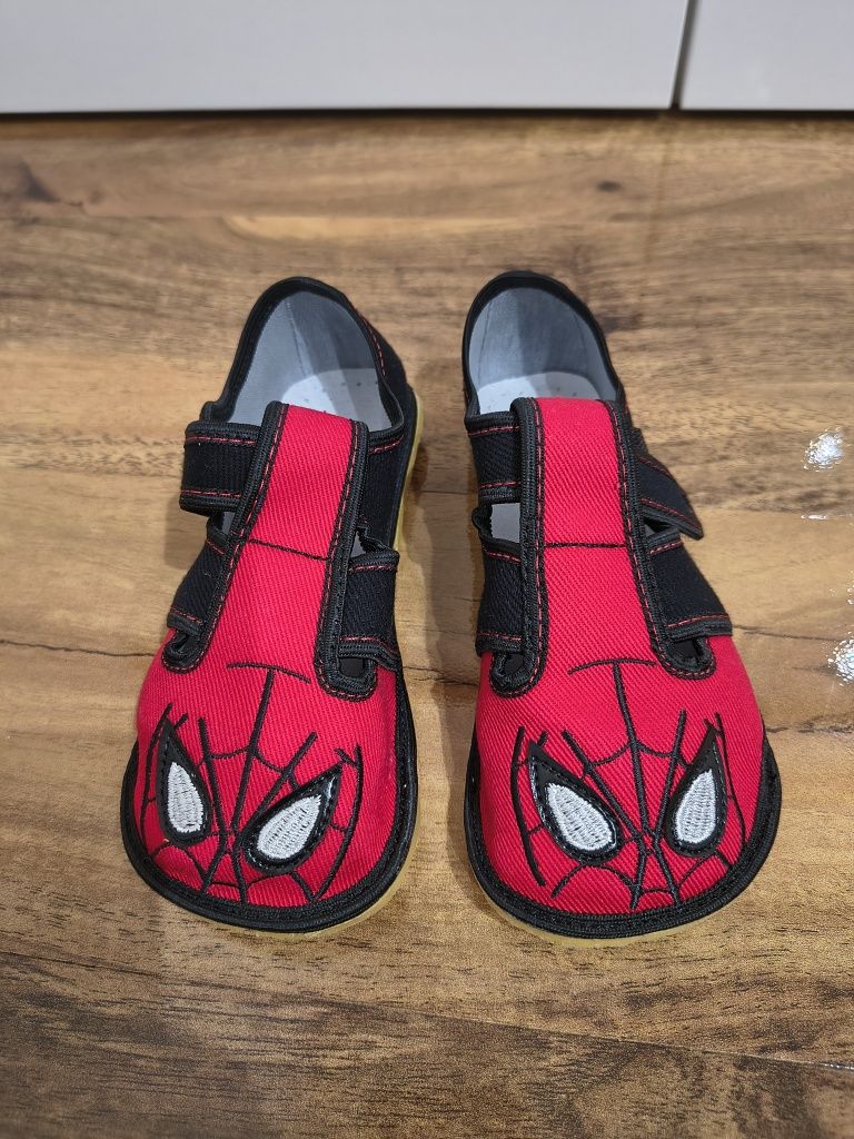 NOWE kapcie chłopięce Spider BAREFOOT Raweks r. 29, wkł. Skóra 18,3 cm