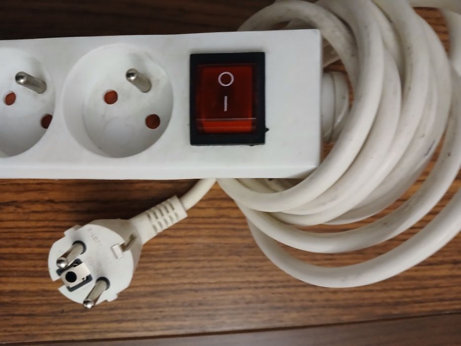 Przedłużacz Listwa zasilająca 5 gniazd 3M 3680W z zabezpieczeniem