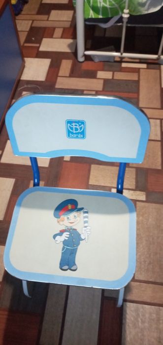 Продам детский столик и стул