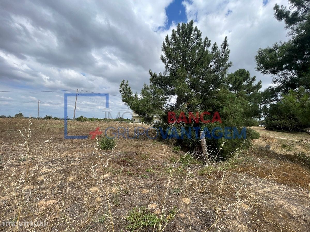 Terreno Rústico com 16.040m2 para construção na Moita