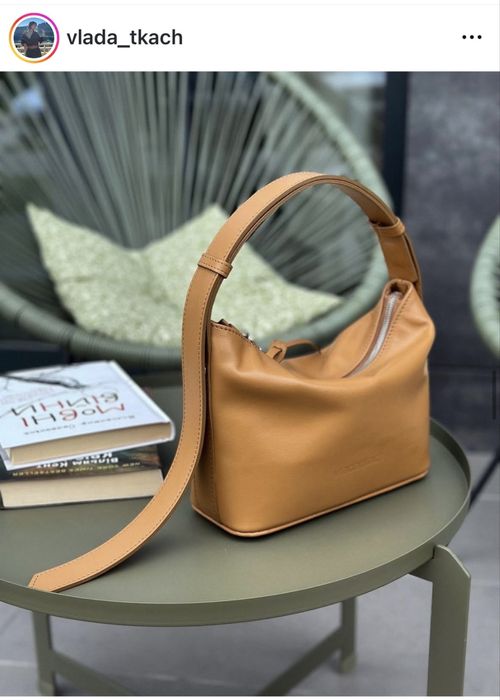 Бежева шкіряна сумочка українського бренду