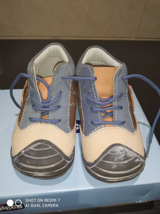 Sapatos bebê e menina 21 e 28