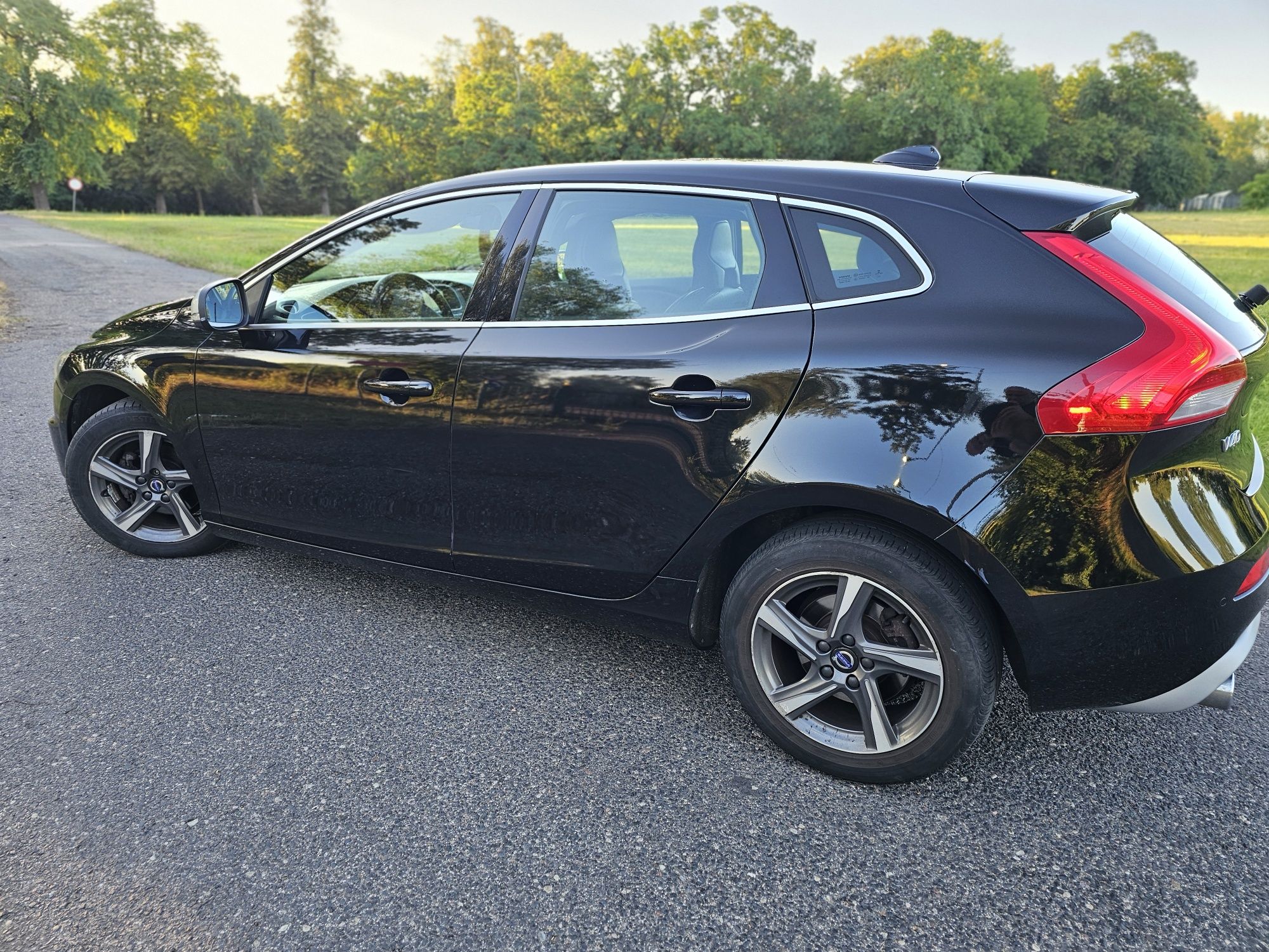 Sprzedam Volvo V40 2.0 diesel 120km wersja R-design