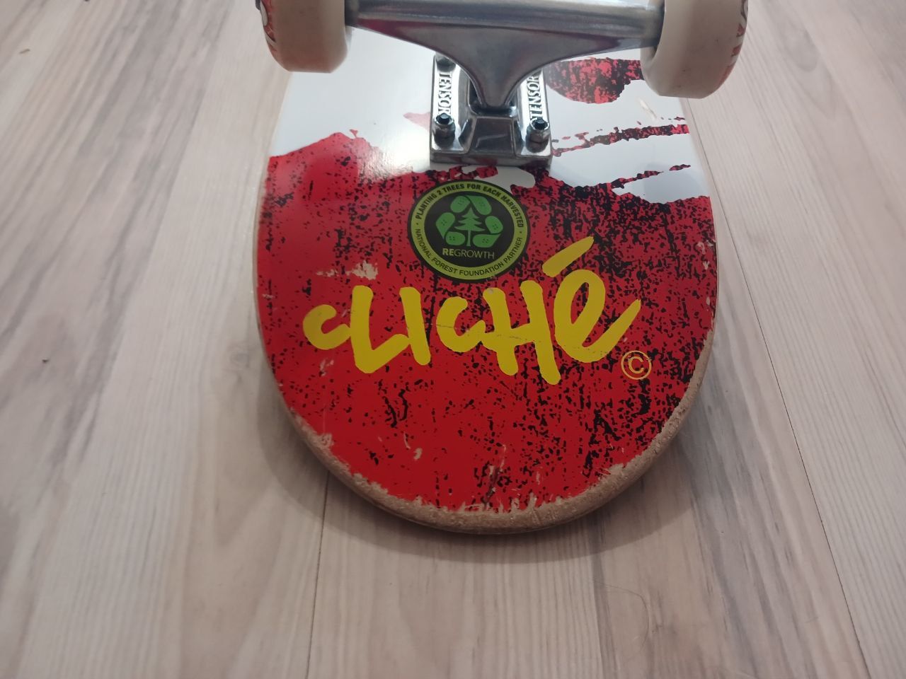 Скейт cliche як новий