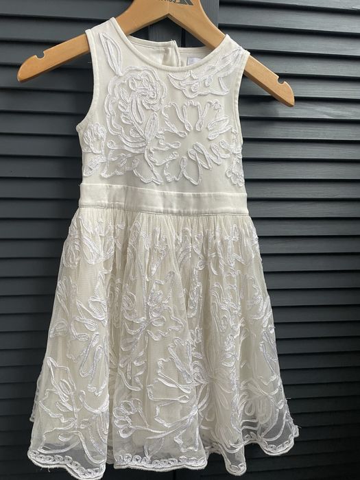 Платье на девочку нарядное