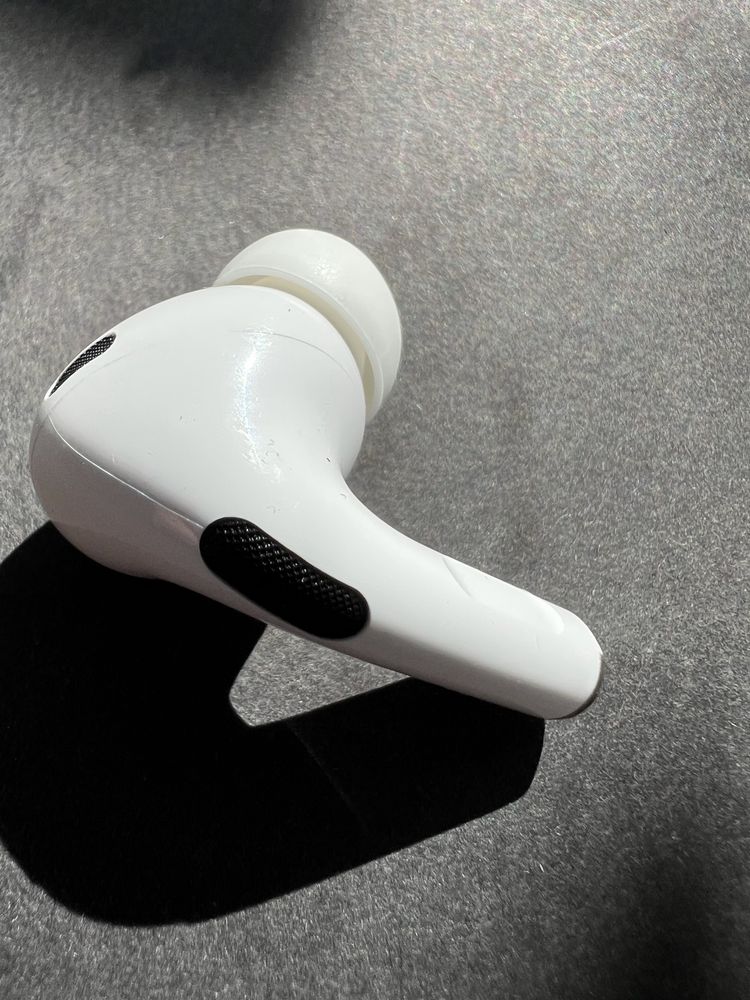 Правий навушник AirPods Pro 2, A3048