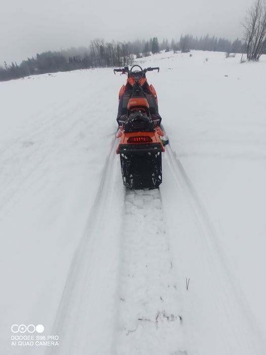 Skuter śnierzny Polaris rmk 800 wyprodukowany w roku 2017