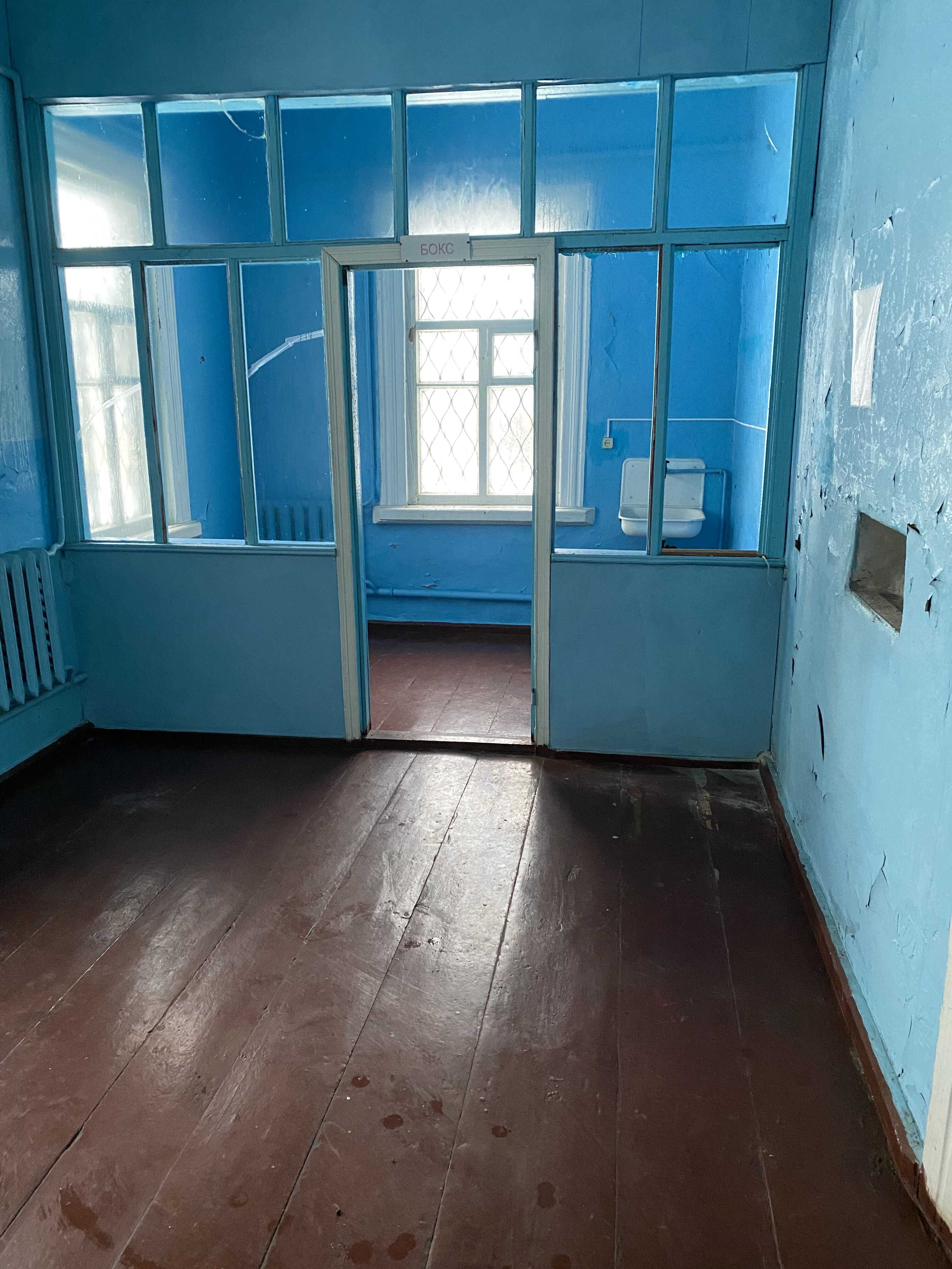 Комерційне приміщення з орендарем! 197 м2, гаражі 81 м2. Торг! 0,57 га