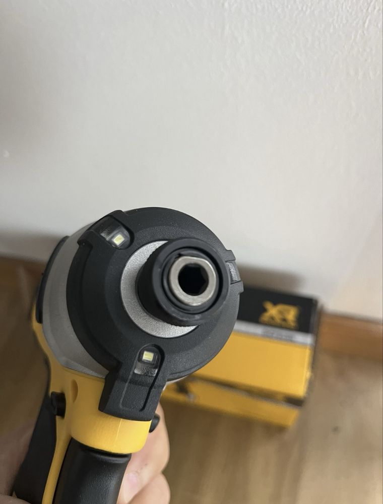 Aparafusadora de Impacto Dewalt