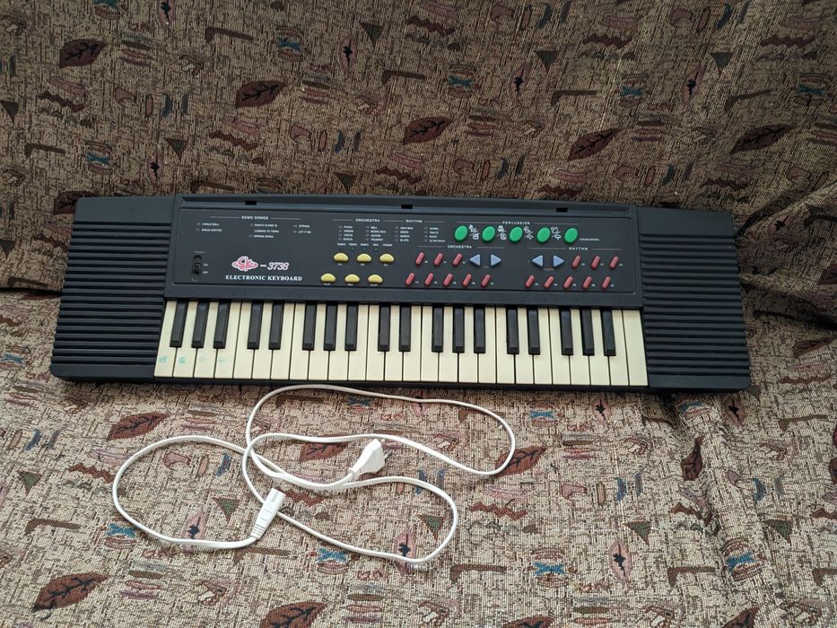 Детский музыкальный синтезатор