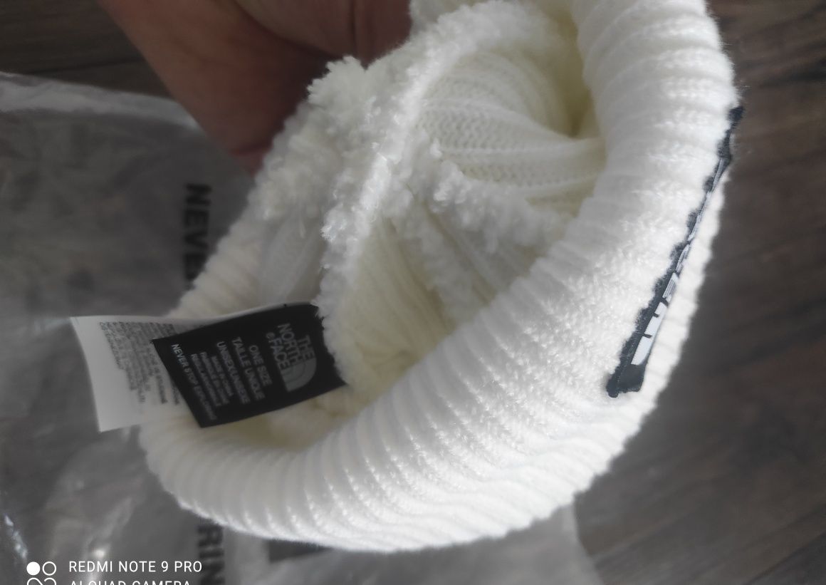 2 czapki the north face biala i czarna