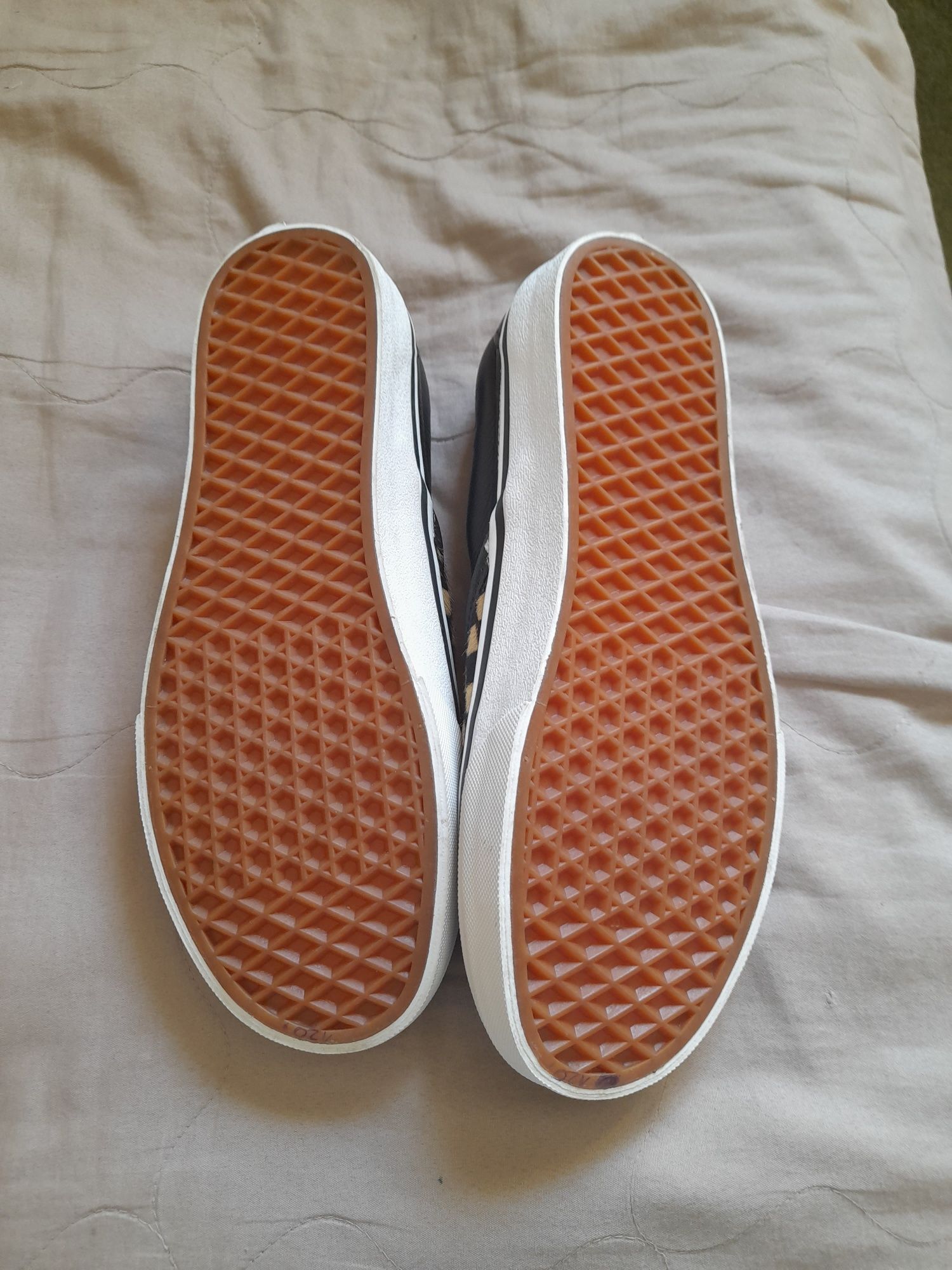 Vans  of  the  Wall  slip on