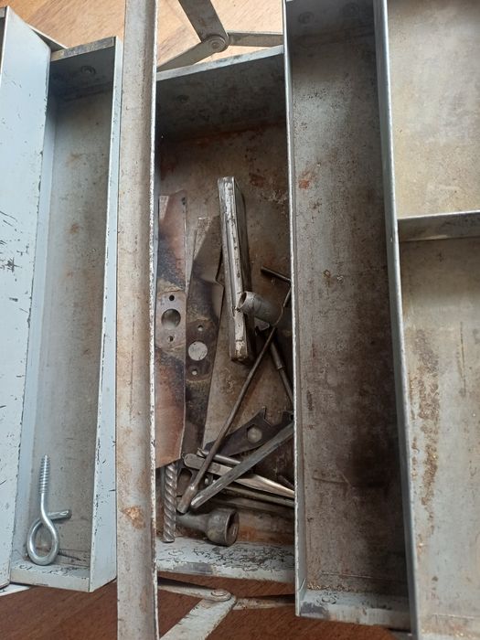 Skrzynka narzędziowa narzędzia  metalowa
