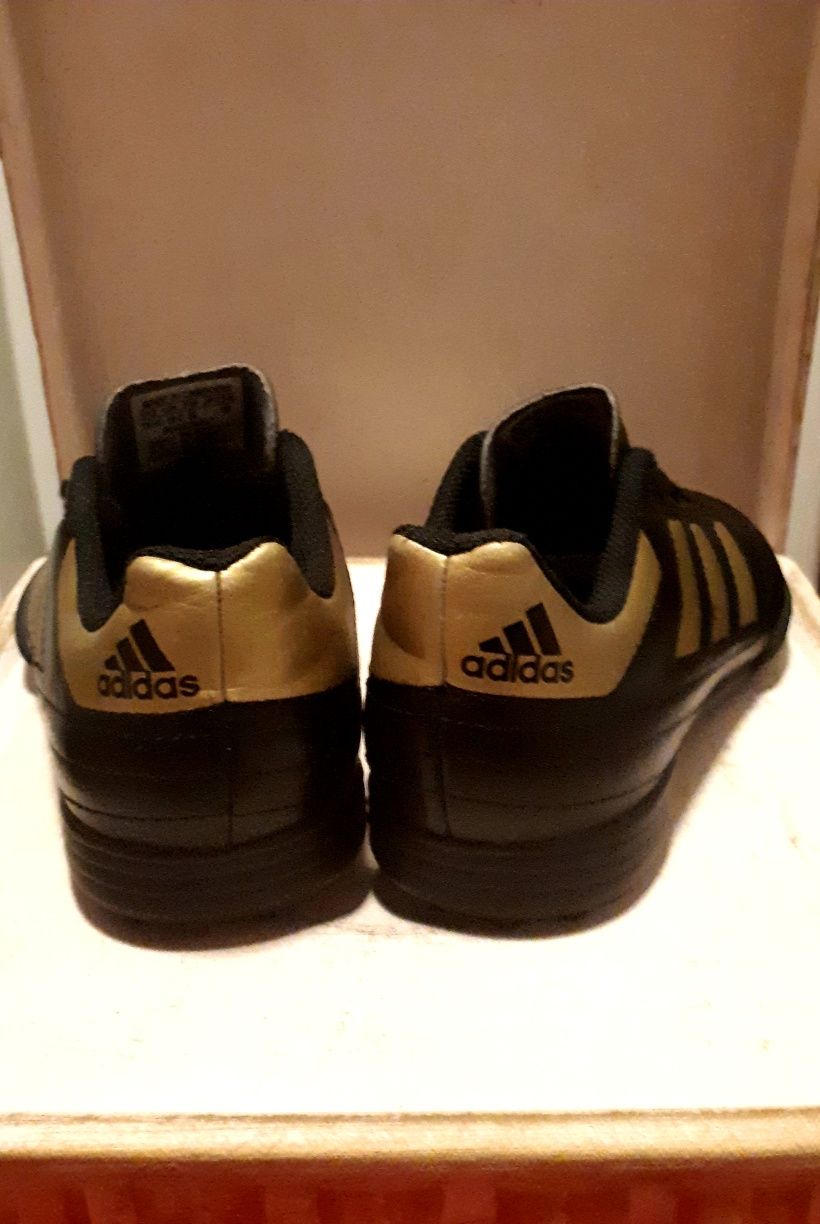 Сороканожки Adidas оригінал,футзалки,бутсы шикарные новые кожаные