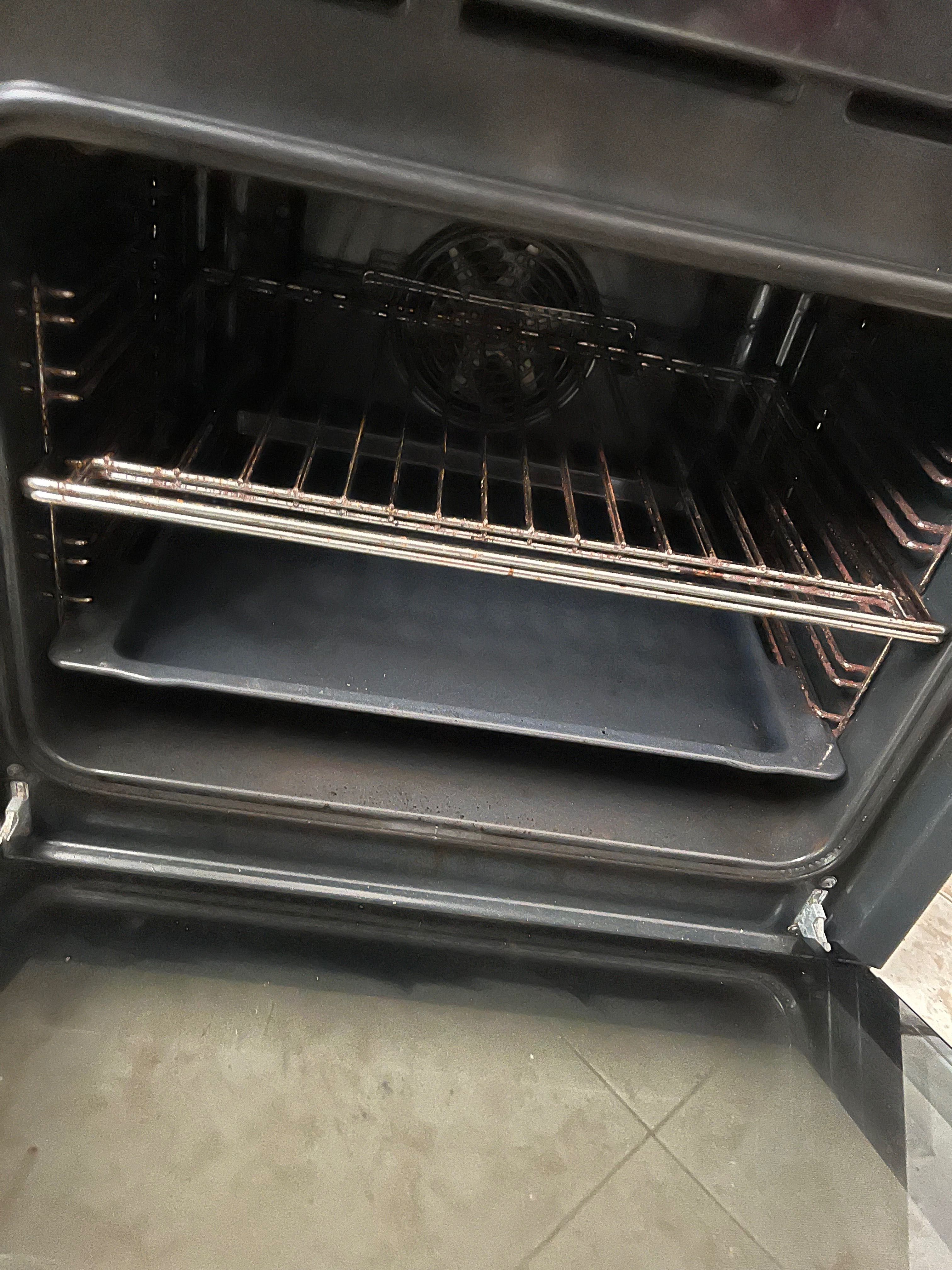 Forno Indesit preto