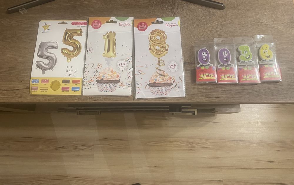 Zestaw balonów foliowych  Cyfry 1,8,5 i swieczki
