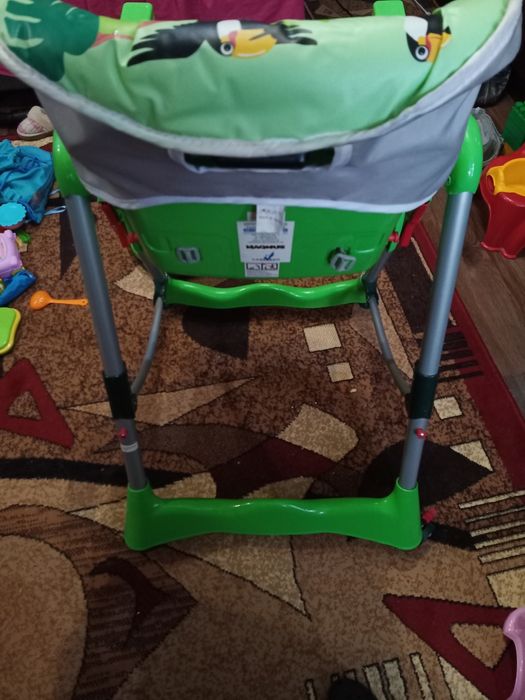 Стул для кормления .Caretero . Magnus