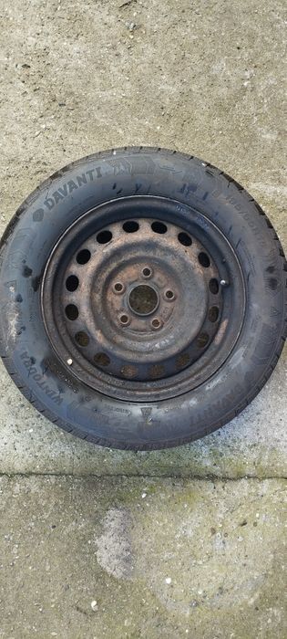 Koła zimowe Toyota Auris Yaris R 15 stan bardzo dobry 4 Sztuki