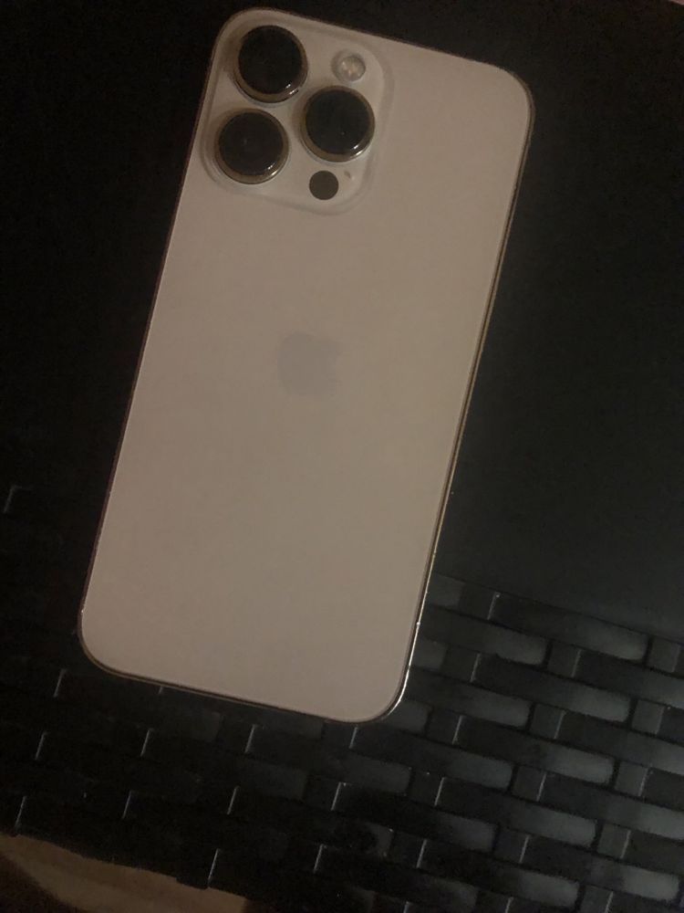 Продам свой Apple iPhone 13 pro Gold