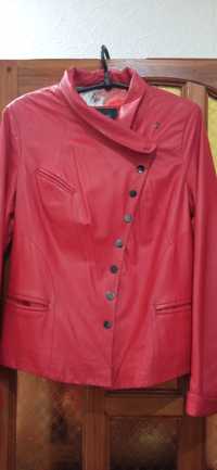 Кожаная куртка --косуха в красном цвете