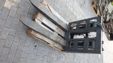 paletyzer paleciak wysuw wideł przedłużki wideł wózek paletowy widłowy